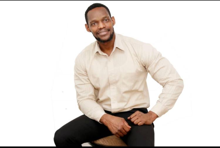 Mayekel Baptiste, l’enseignant derrière les « grilles »